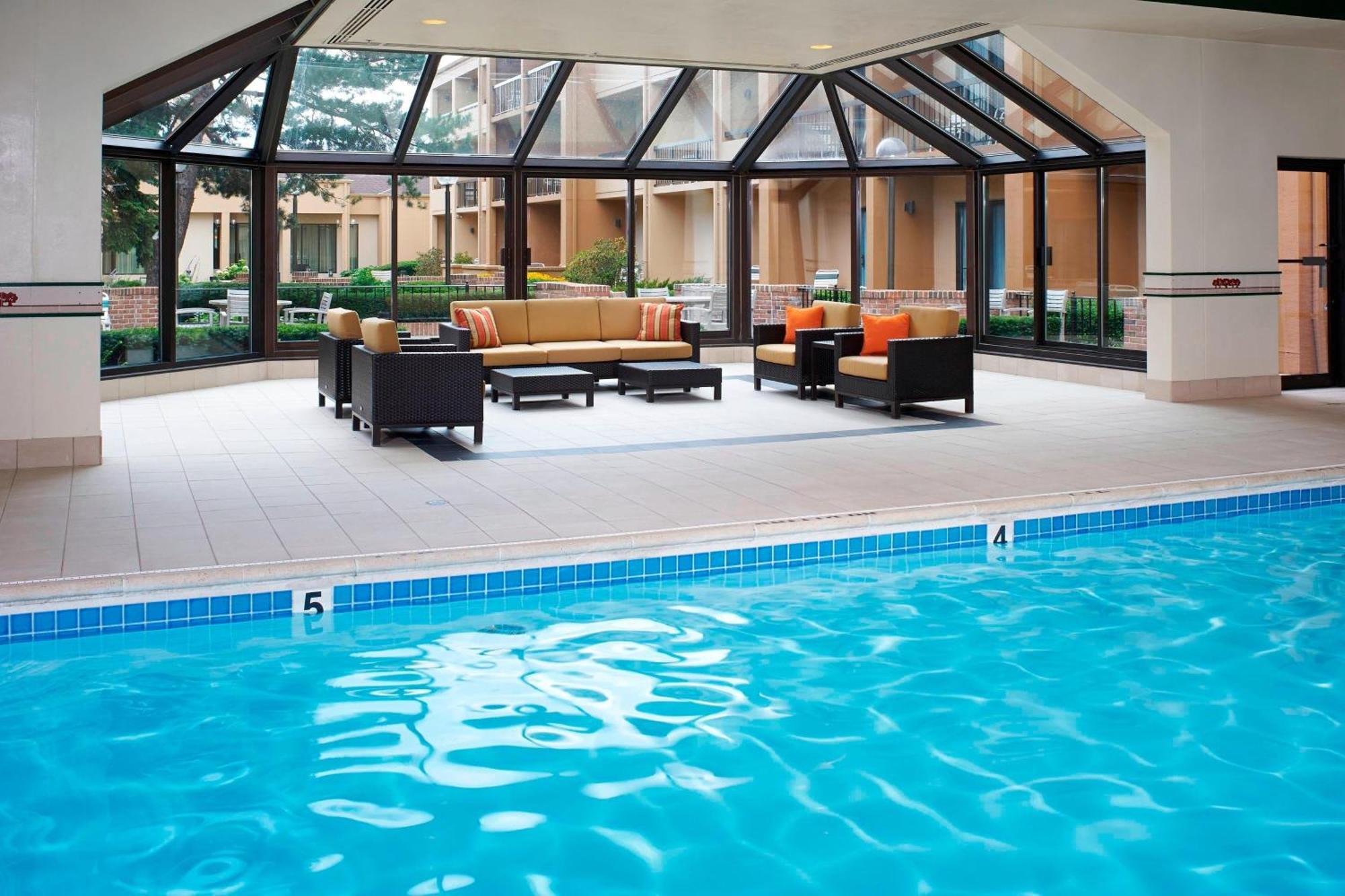 Courtyard Chicago Highland Park/Northbrook Hotel Exterior foto